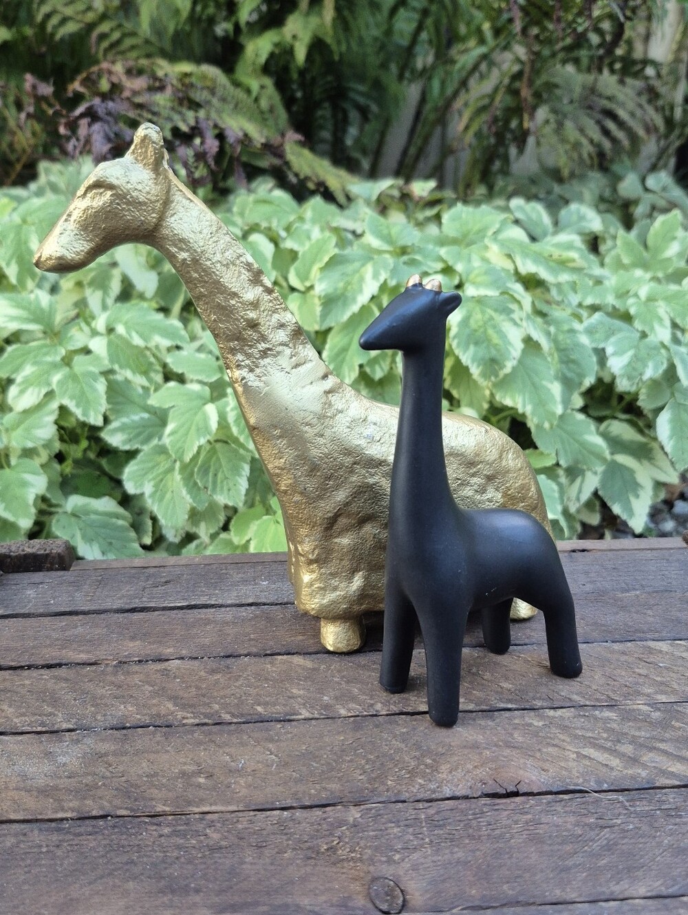 Set of 2 Minimalist Giraffe Statues • Gold Textured Metal & Matte Black